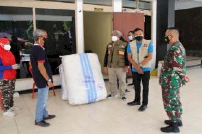 Penyintas Covid-19 Asal Klaten Sumbangkan Ratusan APD di GOR Gelarsena