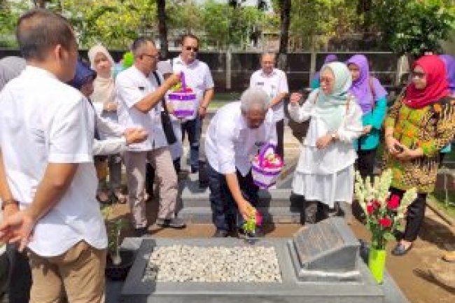 Tabur Bunga Leluhur Kadinkes