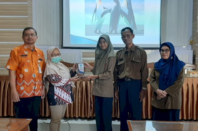 Dinas Kesehatan Kab. Klaten Menerima Kunjungan Siswa SMP Muhammadiyah 1 Klaten Terkait Tupoksi UPTD Laboratorium