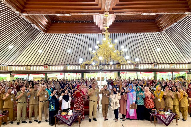 Wisuda Ibu Hamil Sehat dengan Tema " Kehamilan Sehat : Ibu sehat , Bayi Selamat "