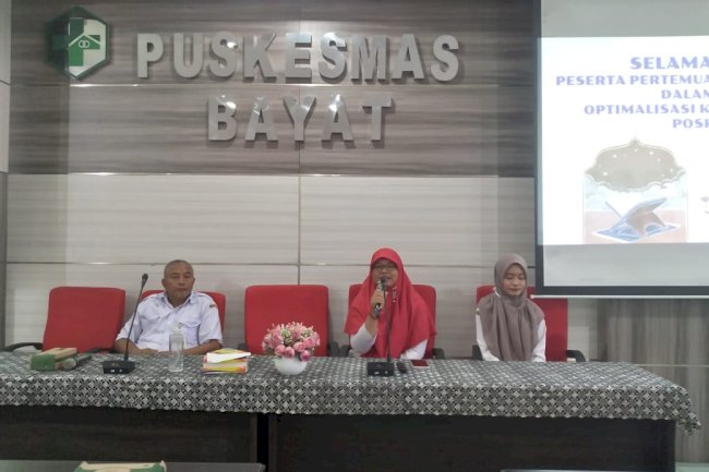 Pos Kesehatan Pesantren (POSKESTREN), dari, oleh dan untuk warga pondok pesantren yang mengutamakan pelayanan promotif, preventif di Puskesmas Bayat