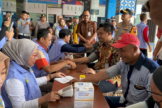Pemeriksaan Kesehatan  Supir Bus untuk Persiapan Mudik Lebaran Tahun 2025