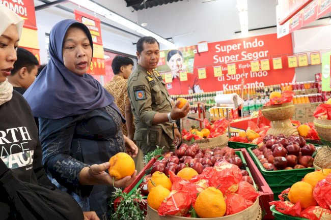 Tim Sidak Pasar Melakukan Pengecekan dan Pemeriksaan Bahan Makanan di Pasar Tradisional dan Modern Menjelang Lebaran 2025