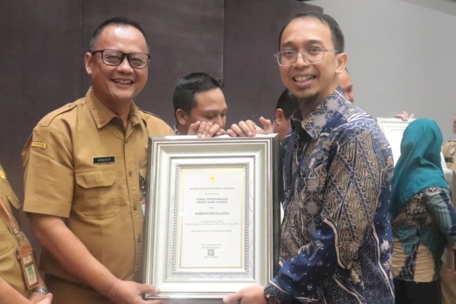 Kabupaten Klaten Menerima Penghargaan Predikat Swasti Saba Padapa Kabupaten/ Kota Sehat (KKS) dan Peringkat 5 Nasional Sanitasi Total Berbasis Masyarakat (STBM) Kategori Paripurna Tahun 2025