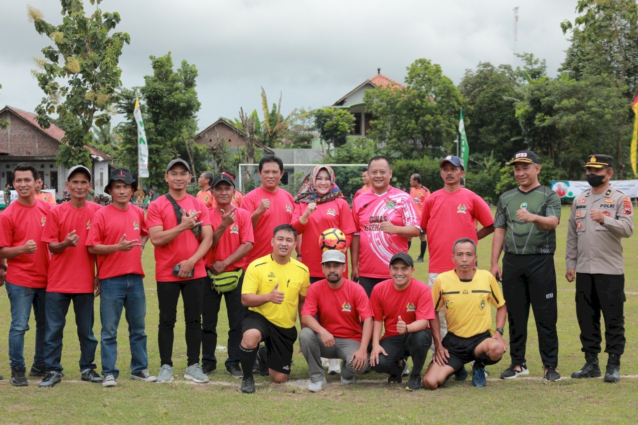 Rangkaian HKN ke 58 Tahun 2022 Dinas Kesehatan Kabupaten Klaten : Pembukaan Fun Game Sepakbola oleh Bupati Klaten