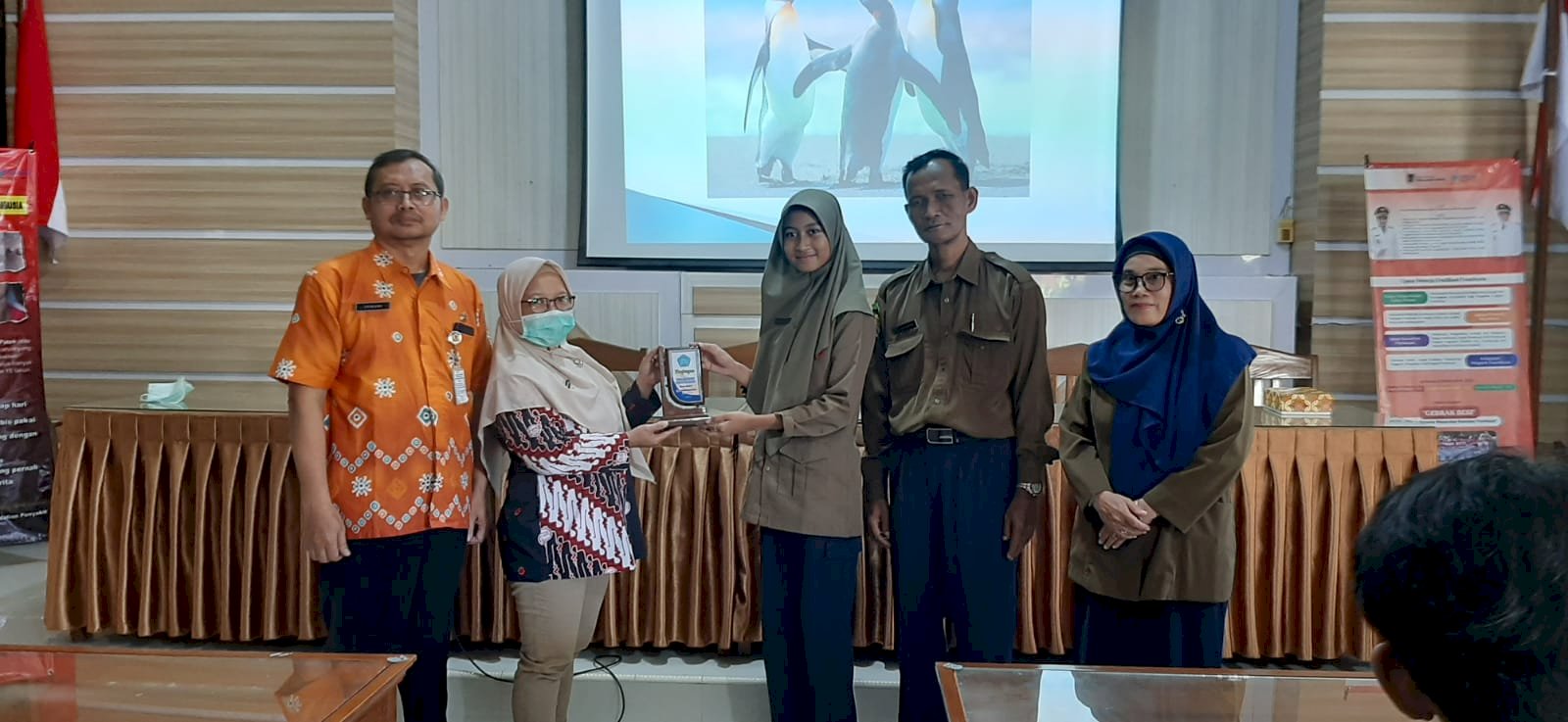 Dinas Kesehatan Kab. Klaten Menerima Kunjungan Siswa SMP Muhammadiyah 1 Klaten Terkait Tupoksi UPTD Laboratorium
