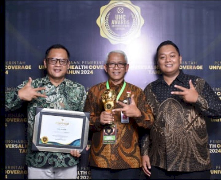 Pemerintah Kabupaten Klaten Mendapatkan Penghargaan UHC Awards kategori Madya Tahun 2024