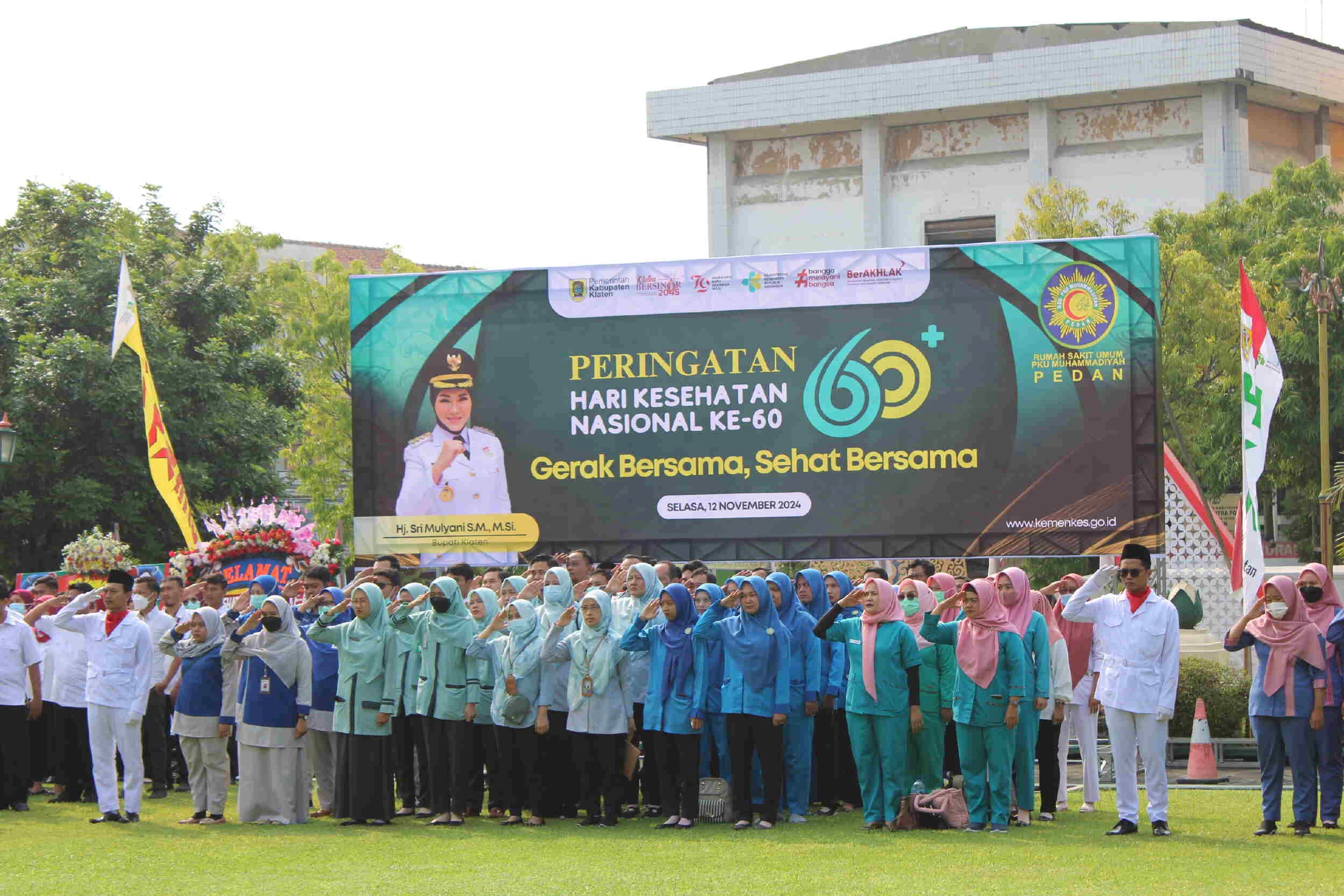 Upacara Bendera Memperingati Hari Kesehatan Nasional ke 60 Tahun 2024, Gerak Bersama Sehat Bersama