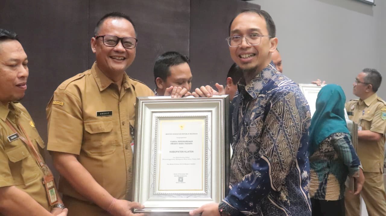 Kabupaten Klaten Menerima Penghargaan Predikat Swasti Saba Padapa Kabupaten/ Kota Sehat (KKS) dan Peringkat 5 Nasional Sanitasi Total Berbasis Masyarakat (STBM) Kategori Paripurna Tahun 2025